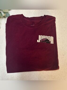 ✨ Jordan Burgundy Basketball Logo Men’s Short Sleeve TShirt Large